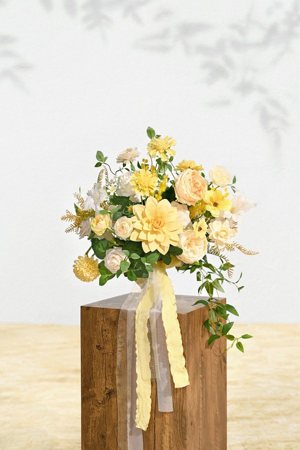 Medium Free-Form Bridal Bouquet in Lemonade Yellow For Sale - Image 5