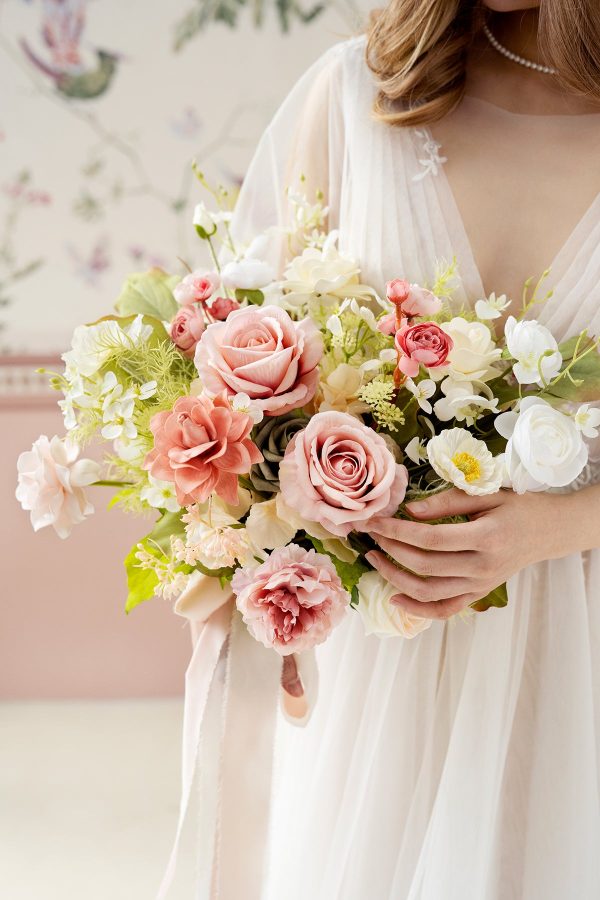Small Free-Form Bridal Bouquet in Garden Blush Discount - Image 3