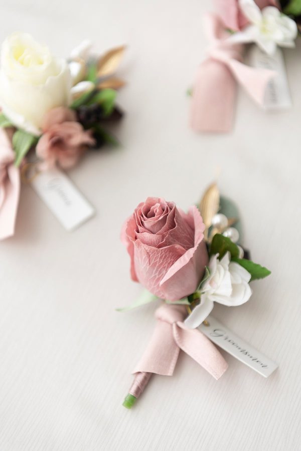 Boutonnieres in Dusty Rose & Mauve For Sale - Image 3